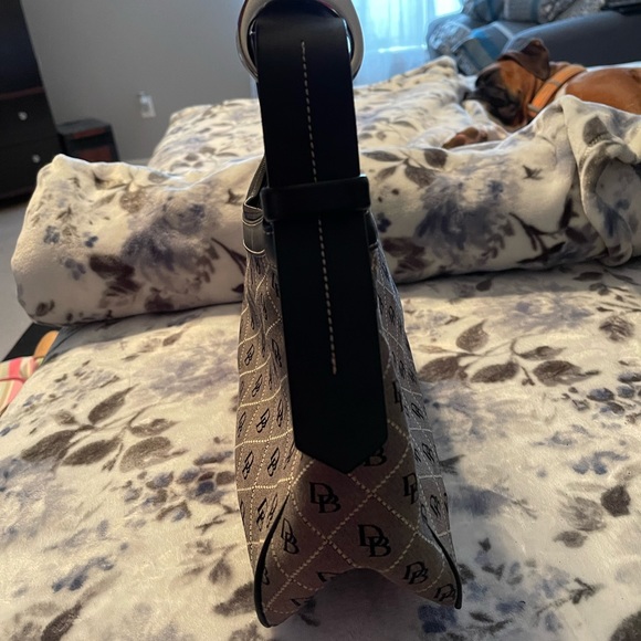 Used Dooney and Bourke handbag - Picture 4 of 5